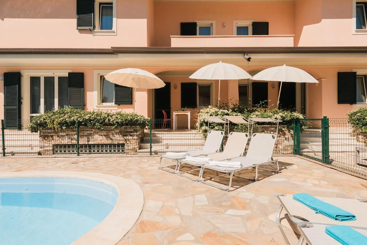 Ohana Bed&Breakfast Lido di Camaiore Bed & Breakfast