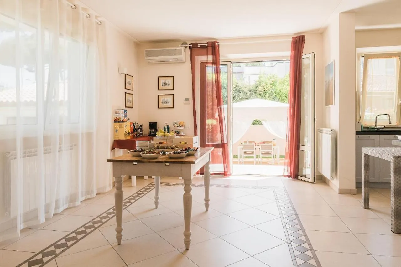 Ohana Bed&Breakfast Lido di Camaiore Bed & Breakfast