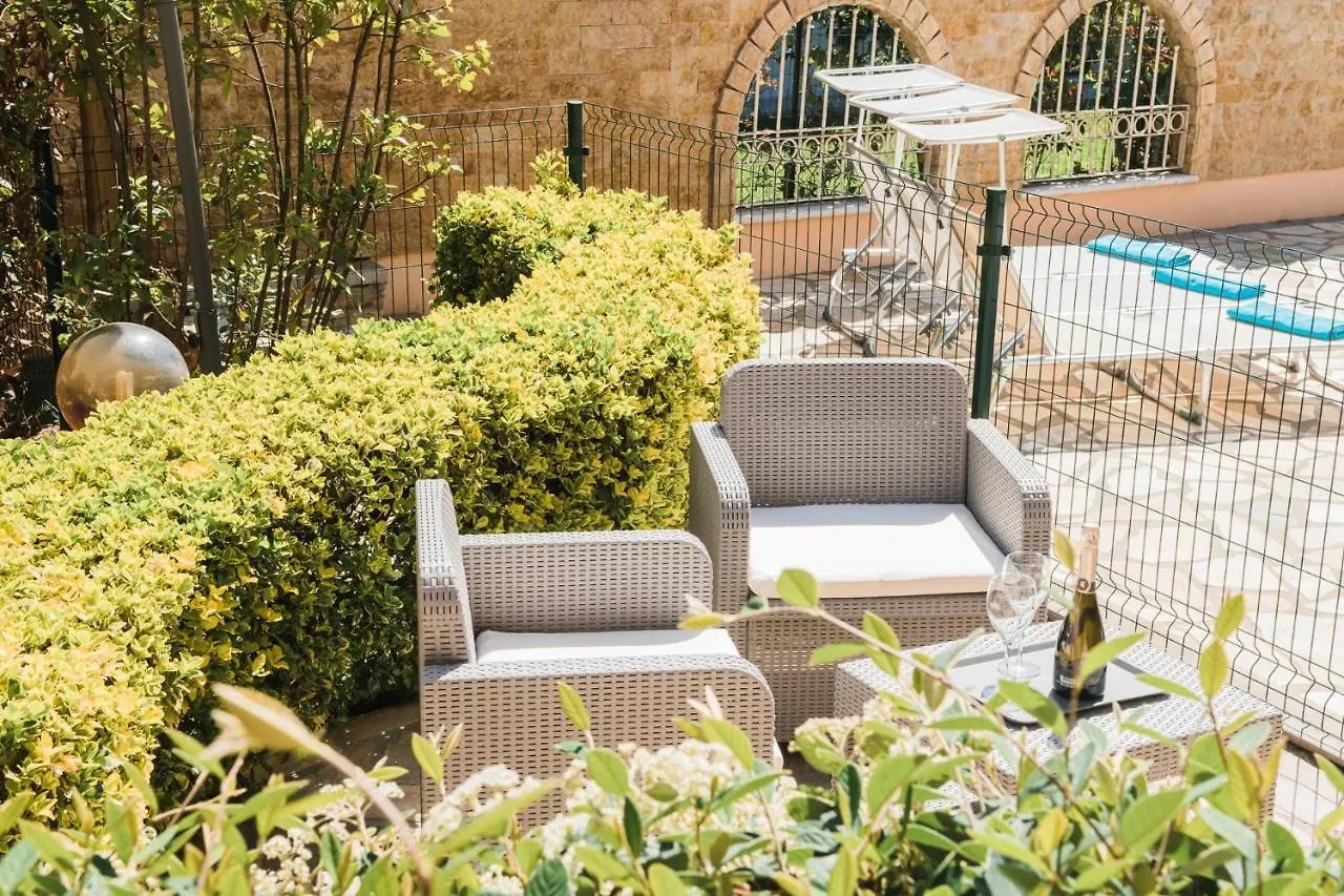 Ohana Bed&Breakfast Lido di Camaiore 0*,  Italia
