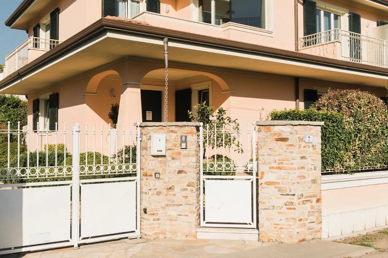 Ohana Bed&Breakfast Lido di Camaiore Bed & Breakfast